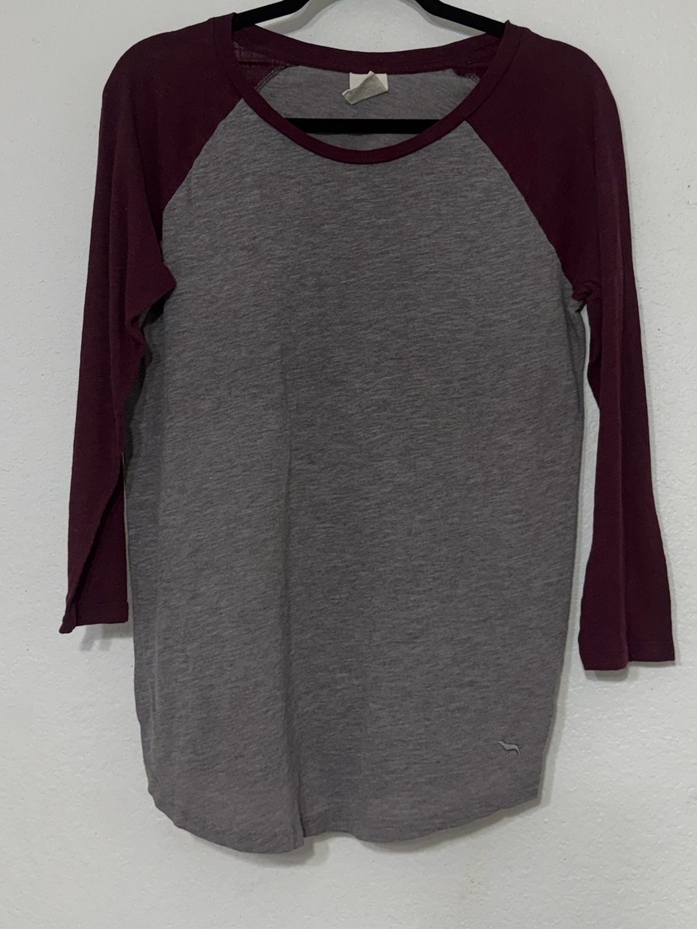PINK Victoria's Secret Gray Body with Burgundy Raglan Long 3/4 lengths Tee sz M